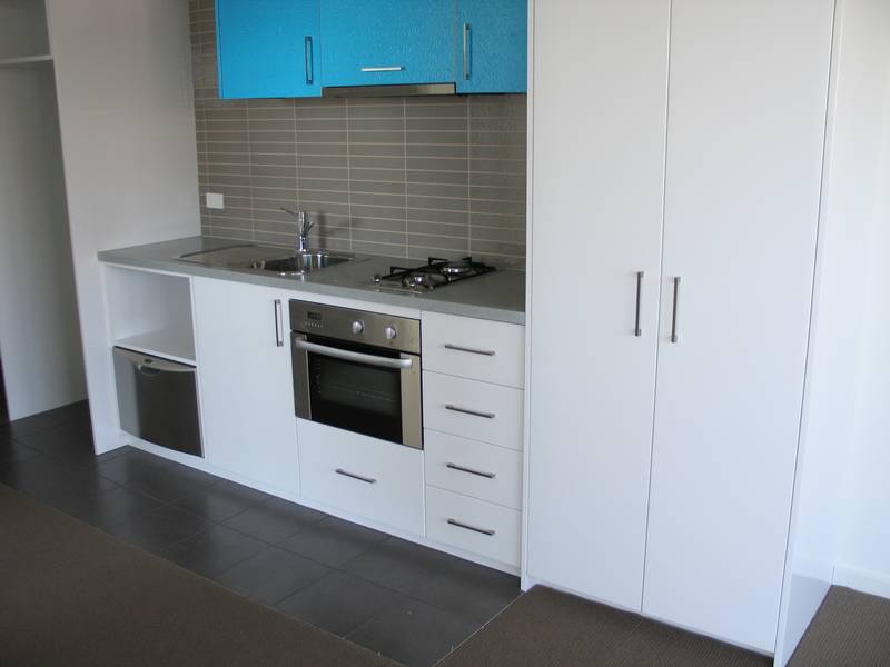 CUTTING EDGE DESIGN UNFURNISHED APARTMENT IN THE HEART OF ST KILDA! Picture