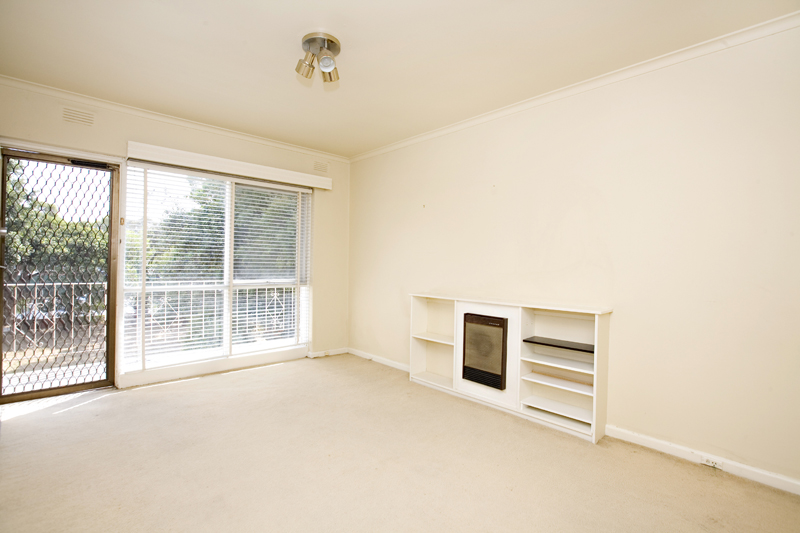 AFFORDABLE ENTRY!
RIPE FOR RENOVATION! Picture 1