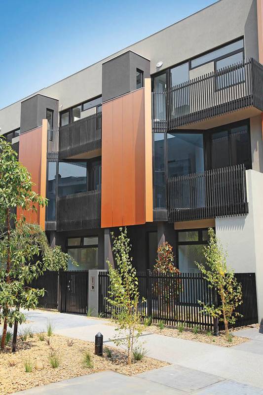 LOCATED IN THE HEART OF SOUTH MELBOURNE! Picture