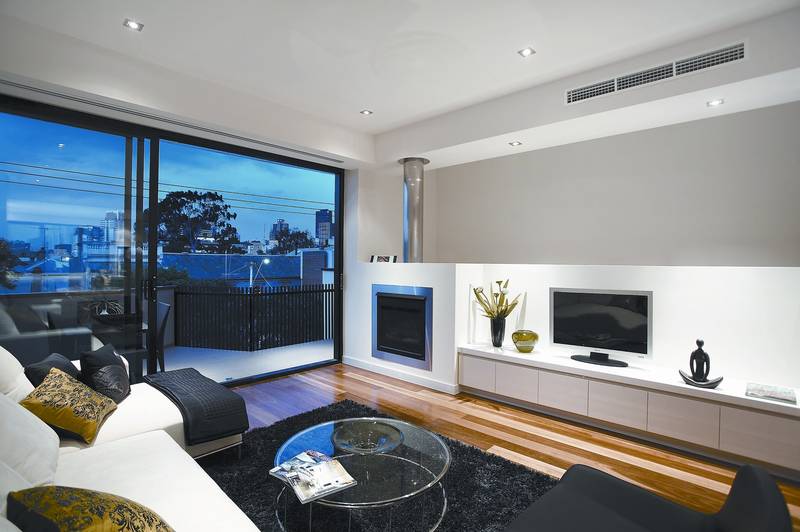 LOCATED IN THE HEART OF SOUTH MELBOURNE! Picture