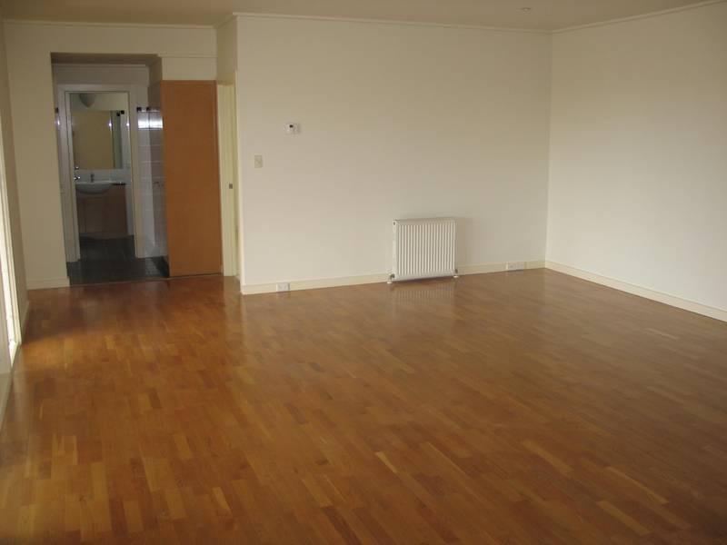 UNIQUE TRANQUIL SETTING CLOSE CHAPEL STREET & TRANSPORT Picture