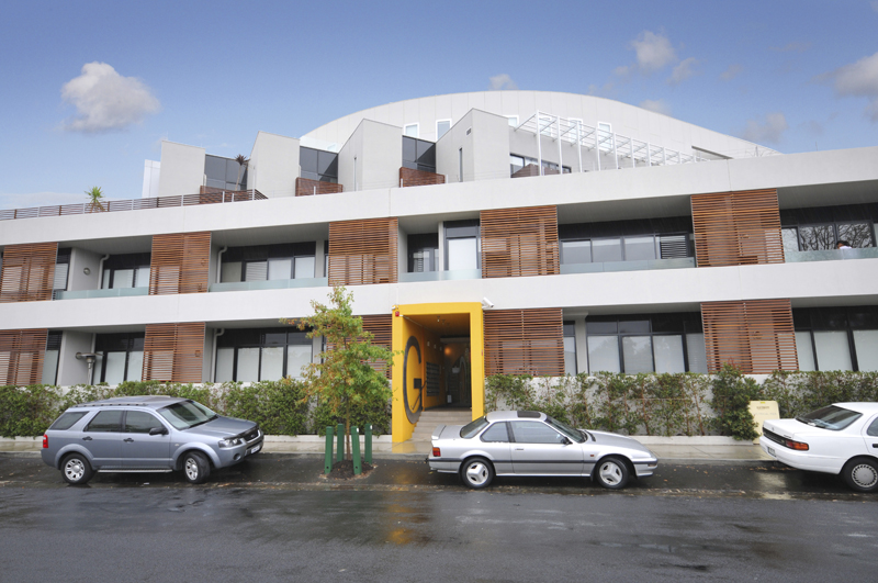 2 BEDROOM, BALCONY, CARPARK Picture 1