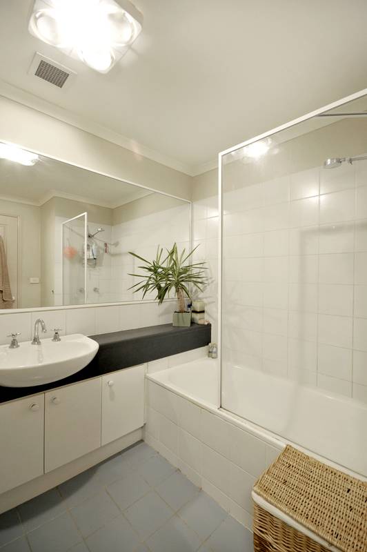 *UNDER CONTRACT. AFFORDABLE ENTRY INTO THIS PRIZED LOCATION! Picture 2