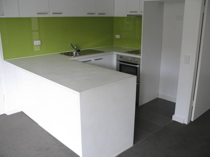 1 BEDROOM, 2 LIVING AREAS, 2 CARPARKS, COURTYARD GARDEN. UNDER APPLICATION Picture 3