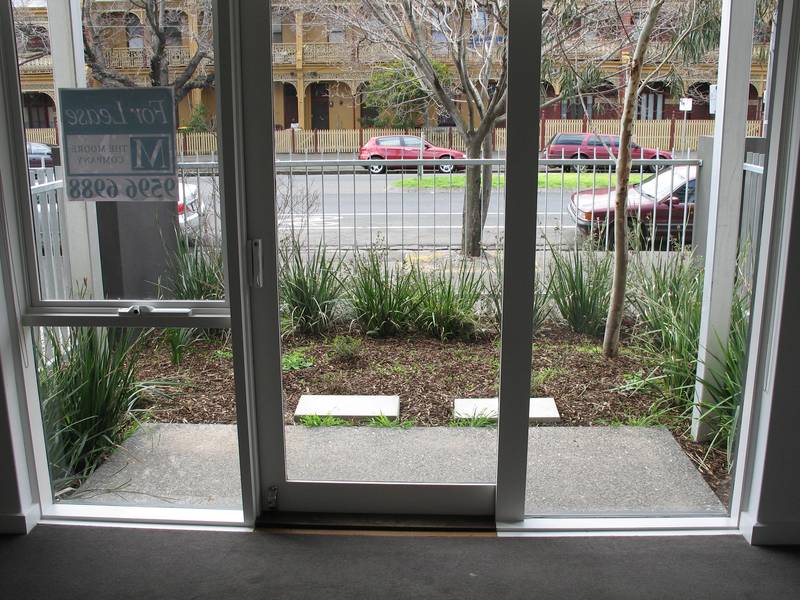 1 BEDROOM, 2 LIVING AREAS, 2 CARPARKS, COURTYARD GARDEN. UNDER APPLICATION Picture 2