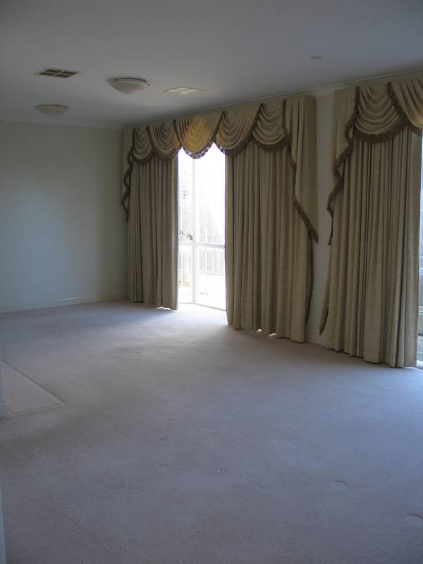 PRESTIGIOUSLY ADDRESSED IN AN EXCLUSIVE CAULFIELD NORTH POCKET, THIS FABULOUS FAMILY ENTERTAINER.
6 MONTH LEASE AVAILA Picture 3