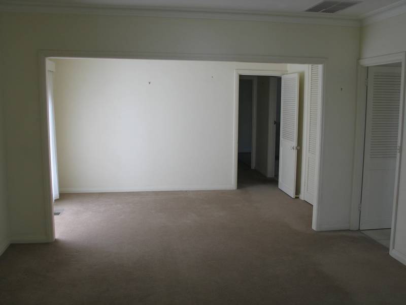 UNDER APPLICATION - NESTLED IN ESTABLISHED GARDEN SURROUNDS Picture 2