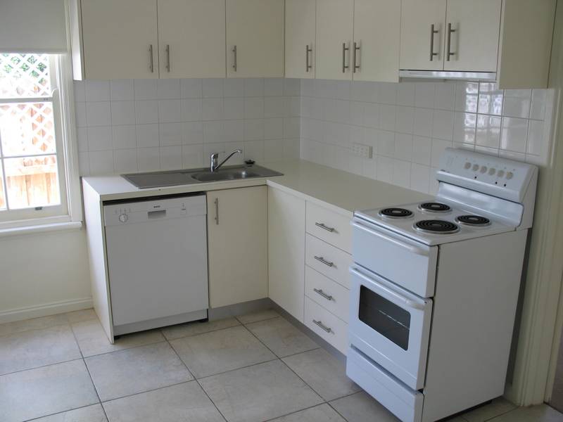 UNDER APPLICATION - NESTLED IN ESTABLISHED GARDEN SURROUNDS Picture 3