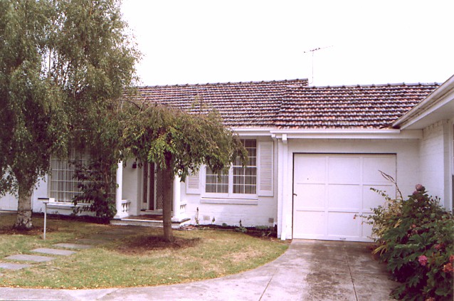 UNDER APPLICATION - NESTLED IN ESTABLISHED GARDEN SURROUNDS Picture 1