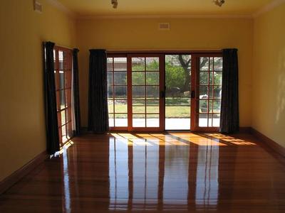 EXCELLENT FAMILY RESIDENCE CLOSE, TRANSPORT, SHOPS, PARK Picture