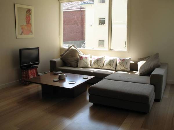 UNDER APPLICATION: HUGE 1ST FLOOR APARTMENT WITH PRIVATE TERRACE Picture 2