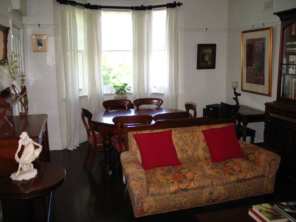 A LITTLE BIT OF PARIS Picture 3