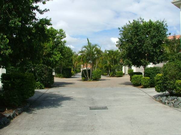 Roomy Townhouse in sought after complex. Picture 2