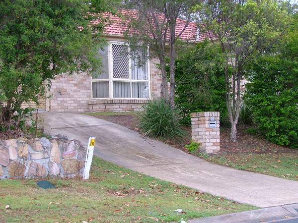 4 Bedroom home in leafy surrounds Picture 1