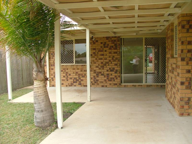 Available from 20/1/10 - Great 4 bedroom 2 bathroom home Picture 2