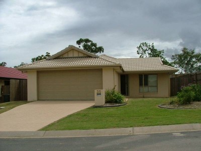 4 Bedroom Family Home only 3 mins walk to Schools shops and transport Picture