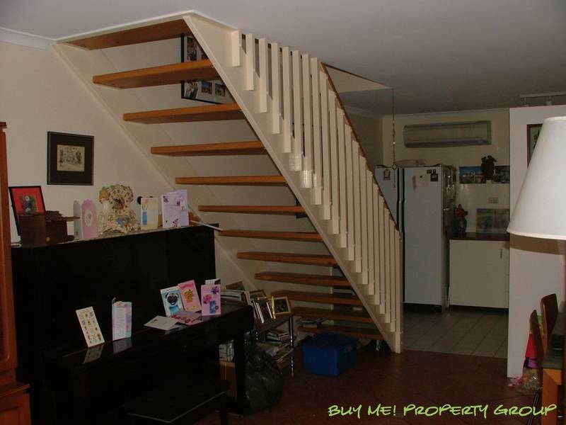 OWNER OCCUPIED TOWNHOUSE READY FOR YOU!! Picture 3