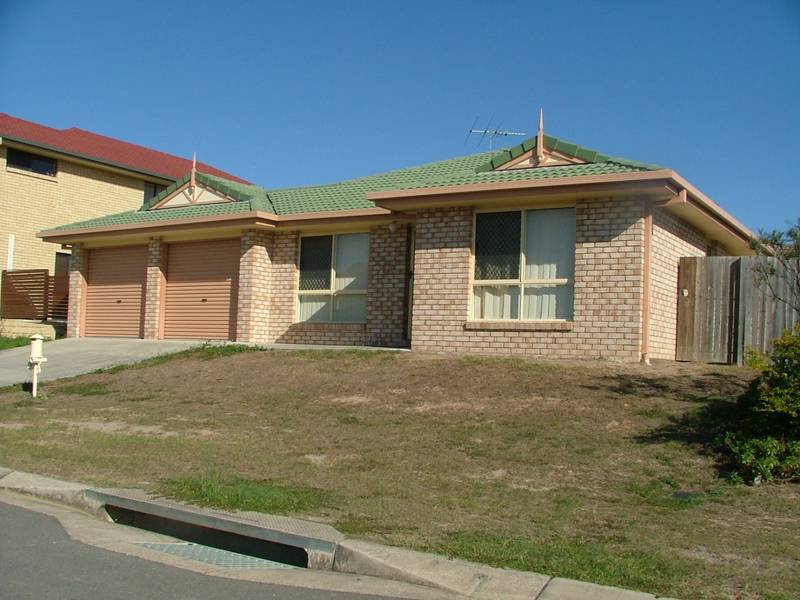 4 Bedroom Home close to schools, transport and shops. Picture 1