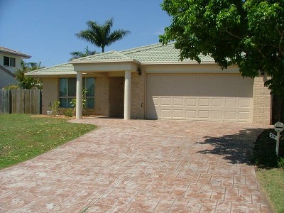 Spacious 4 bedroom home in quiet street - UNDER APPLICATION Picture