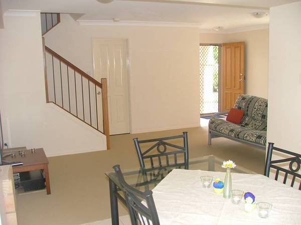 Modern Townhouse in Quiet Complex Picture 3