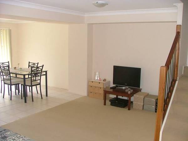 Modern Townhouse in Quiet Complex Picture 2