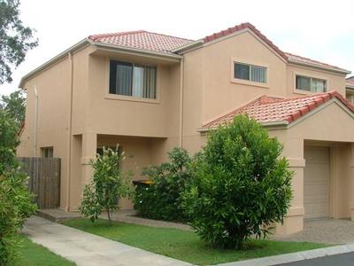 Modern Townhouse in Quiet Complex Picture