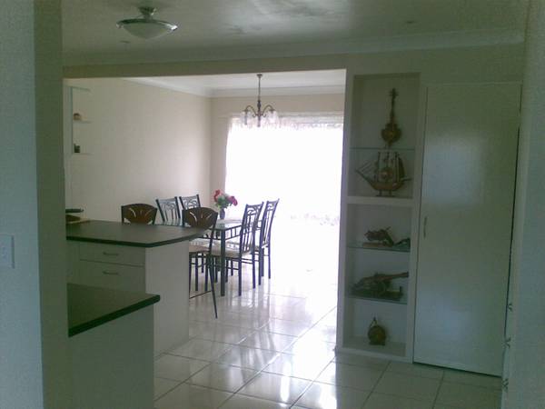 Fabulous Townhouse in Logan Central - OWNER WANTS IT SOLD Picture 2