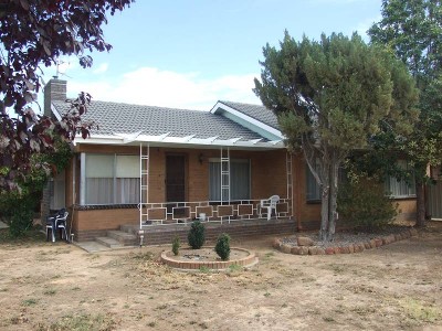 Neat Family Home Picture