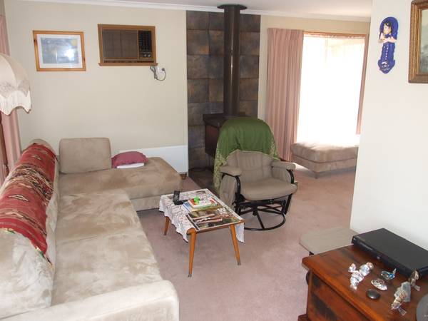 1 Acre, Large Shed And Bungalow Picture 2