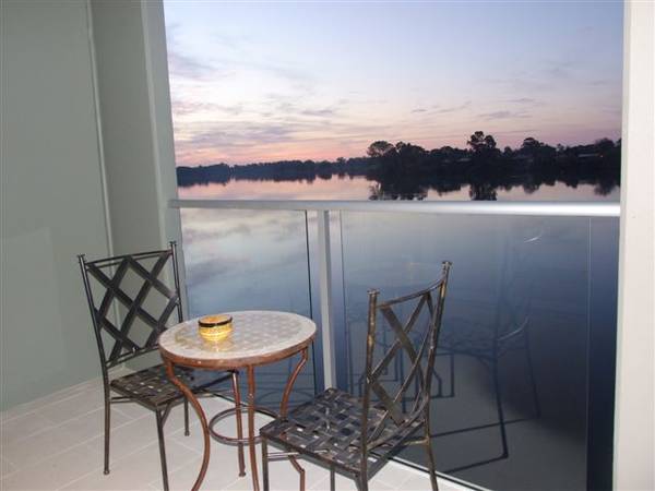 BREATHTAKING WATERFRONT APARTMENTS Picture 3