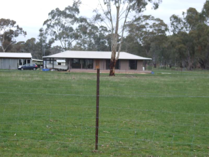 Attractive Bush Cottage - 58 Acres Picture 1