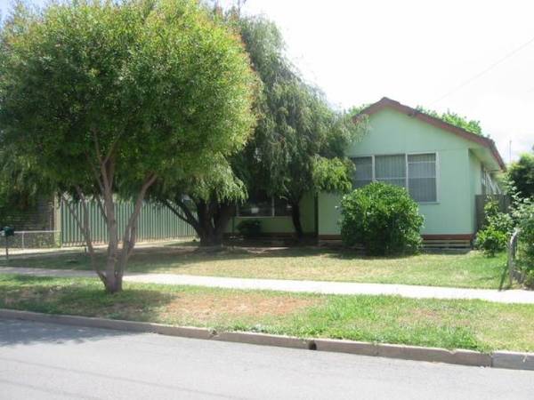 COSY FAMILY HOME!!! Picture 1