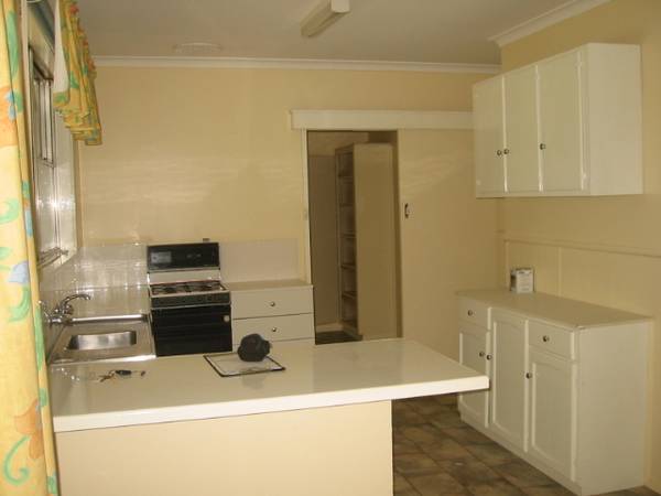 COSY FAMILY HOME!!! Picture 3