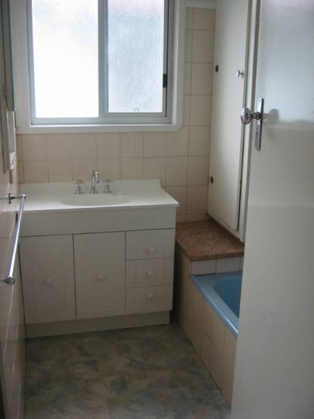 COSY FAMILY HOME!!! Picture 2