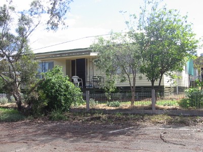 NEAT & TIDY!!! Picture