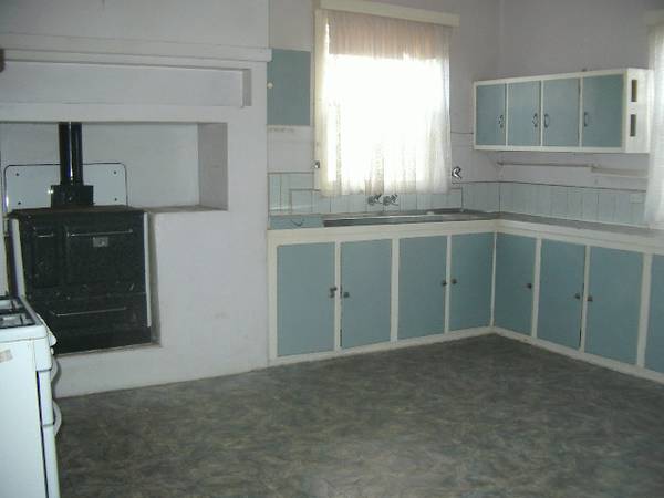 GREAT STARTER OR INVESTMENT Picture 3