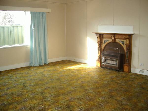 GREAT STARTER OR INVESTMENT Picture 2