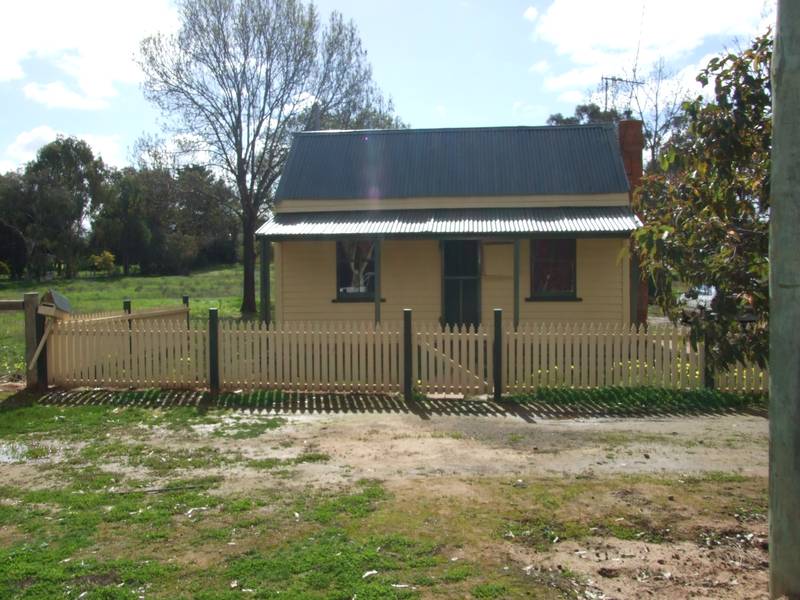 Prime 2 Lot Subdivision With Cottage Picture 1