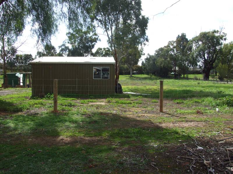 Prime 2 Lot Subdivision With Cottage Picture 2