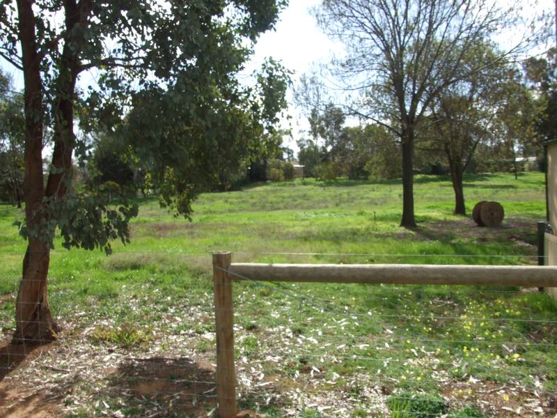 Prime 2 Lot Subdivision With Cottage Picture 3