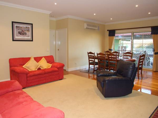 Tranquil 5 Acres Edge of Town Picture 3