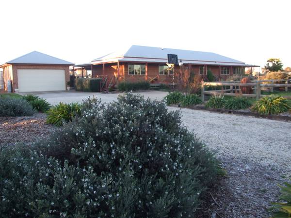 Tranquil 5 Acres Edge of Town Picture 1