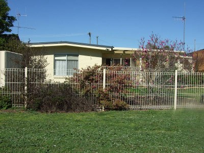 LUXURY GOLF COURSE LIVING Picture