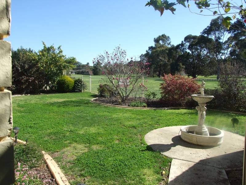 LUXURY GOLF COURSE LIVING Picture 3