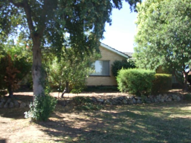 Excellent Position With Lake Views Picture 1