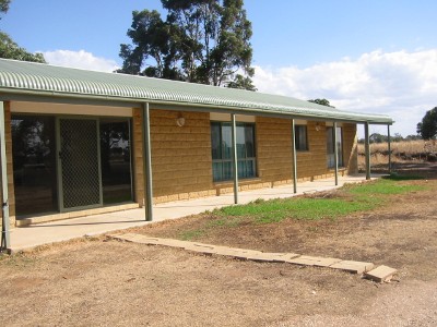 Modern Living - Country Setting Picture