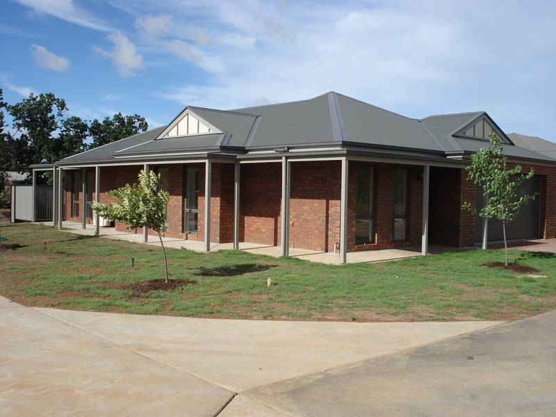 IDA PLACE TOWNHOUSES - READY TO MOVE IN Picture 3