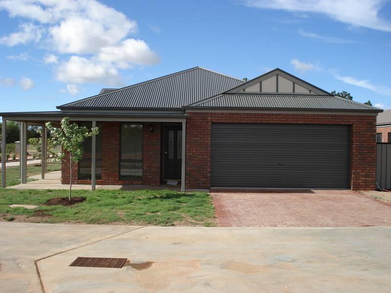 IDA PLACE TOWNHOUSES - READY TO MOVE IN Picture 3