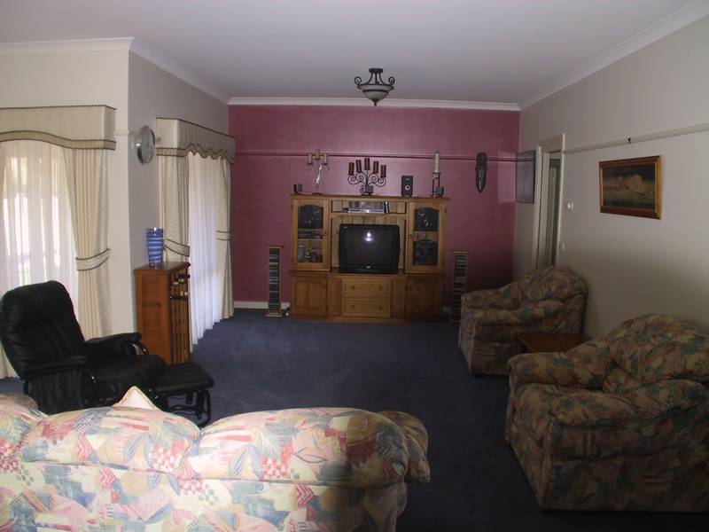 Family Living on 1 acre Picture 2