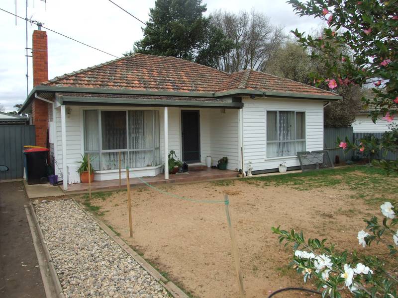 3 Bedrooms plus Bungalow Picture 1